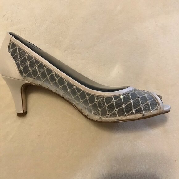 NEW IN BOX Adrianna Papell Ivory Saba Mesh Heel - Picture 8 of 10